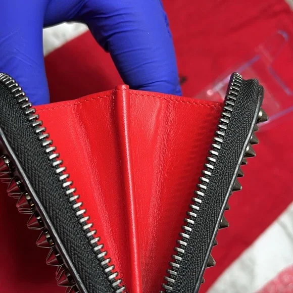 Christian Louboutin Panettone Spikes, Long Wallet Black with Silver Spikes VGUC - Picture 15 of 16